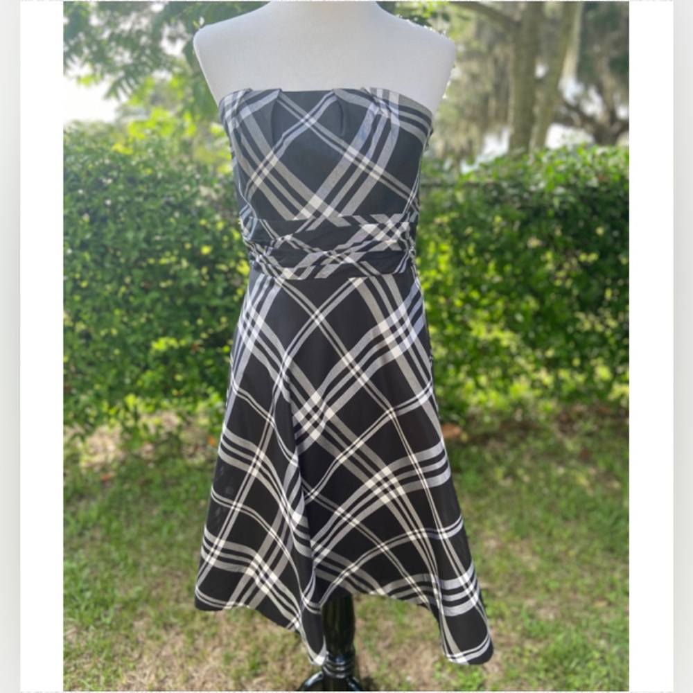White House Black Market strapless dress